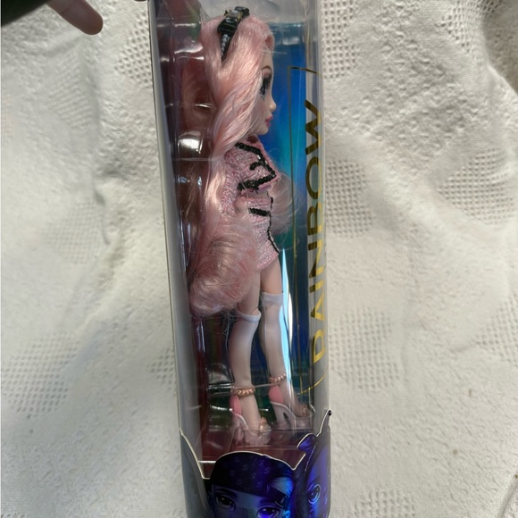 NIB Rainbow High Series 2 Bella Parker Doll - Picture 6 of 8